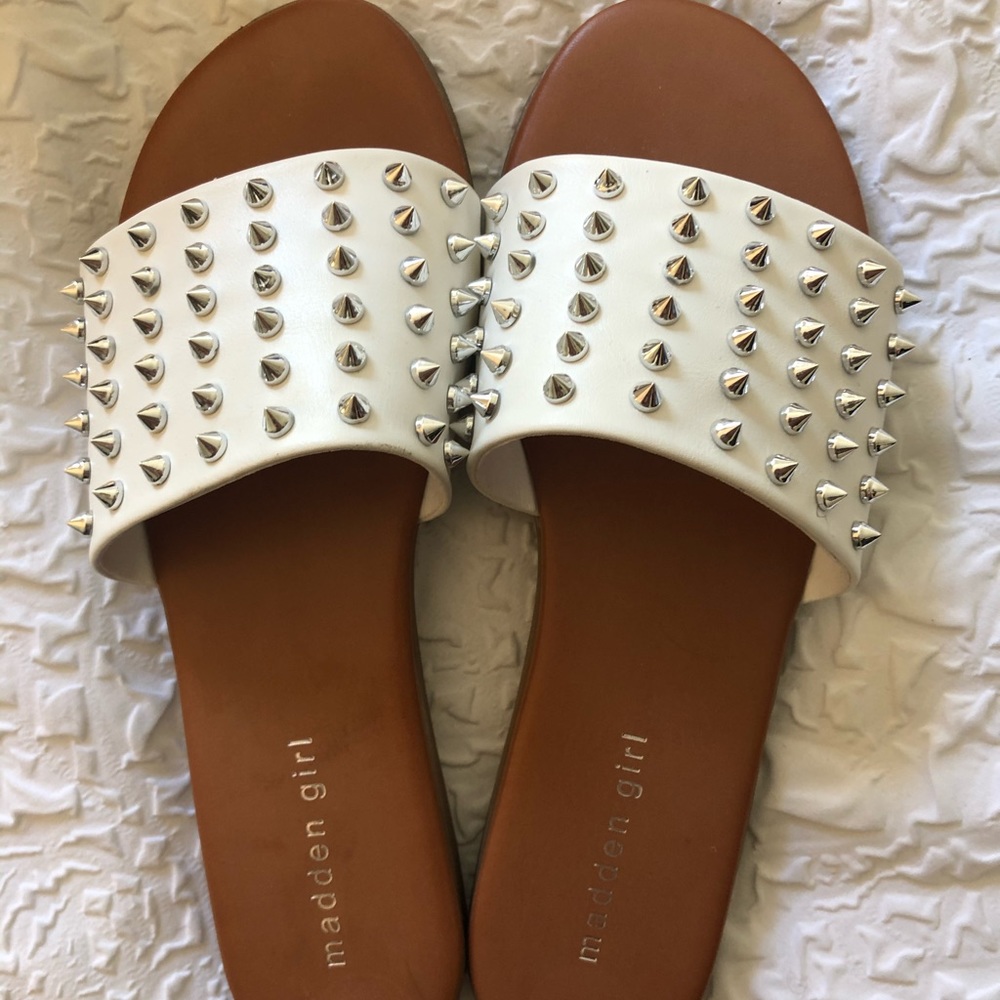 🤍NEW IN BOX🤍 Studded Sandals